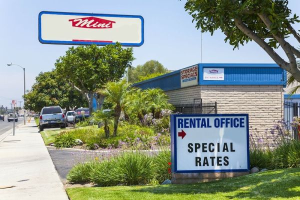 Mini Local Storage - Stanton Self Storage - 11342 Western Ave
