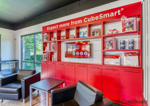 CubeSmart Self Storage - Shelton - 829 Bridgeport Ave
