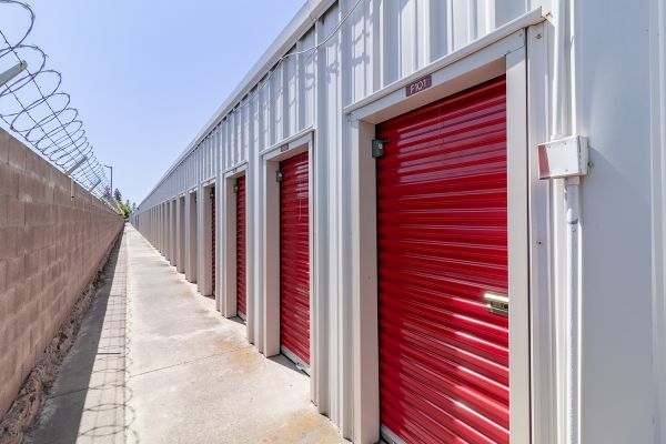 Security Public Storage - 2633 W Shaw Ave