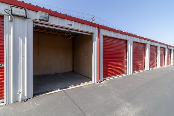 Security Public Storage - 2633 W Shaw Ave