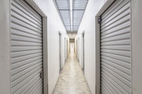 Security Public Storage - 2633 W Shaw Ave