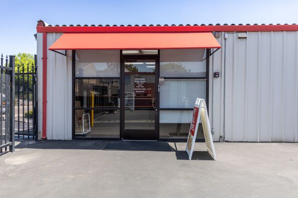 Security Public Storage - 2633 W Shaw Ave