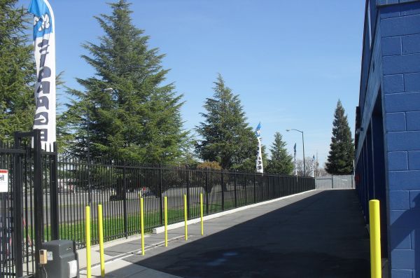 Locktite Storage Center - 1250 Scales Avenue