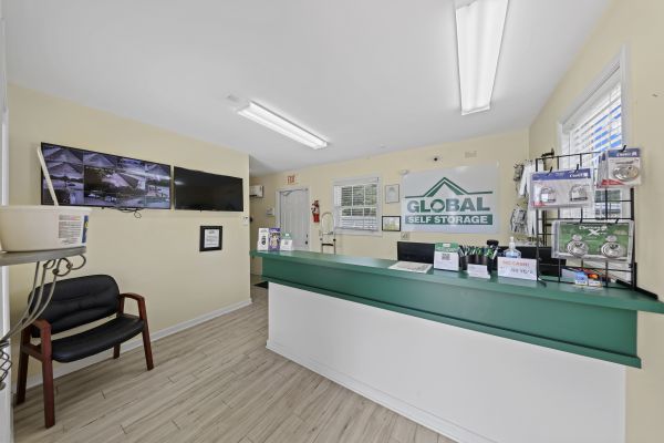 Global Self Storage - Gum Street - 900 North Gum Street