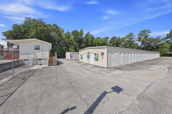 Global Self Storage - Gum Street - 900 North Gum Street