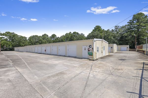 Global Self Storage - Gum Street - 900 North Gum Street