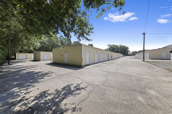 Global Self Storage - Gum Street - 900 North Gum Street