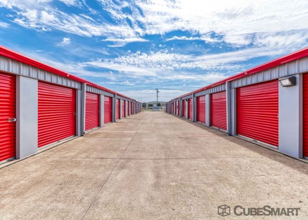 CubeSmart Self Storage - Hutto - 646 West Front Street - 646 West Front Street