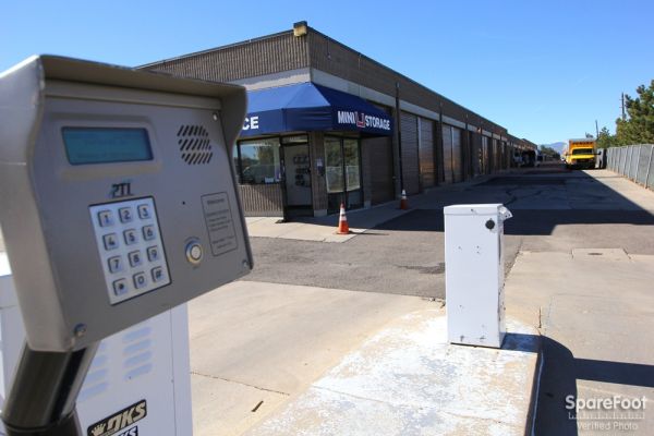Mini U Storage - AAA County Line - 1400 E County Line Rd