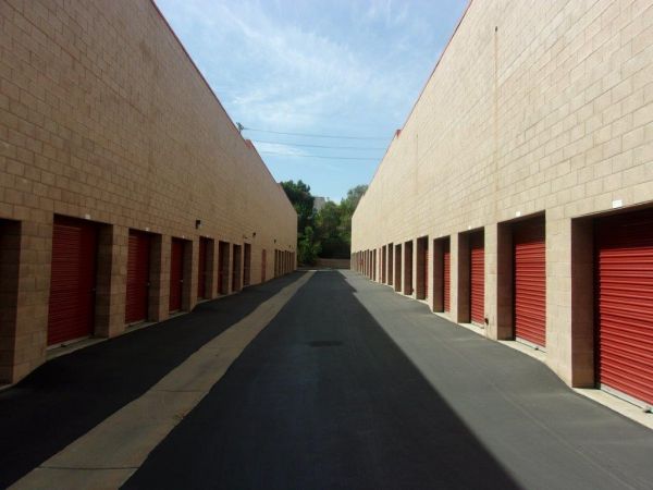 Mini U Storage - Newport I - 1177 Camelback St