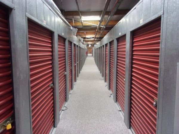 Mini U Storage - Newport I - 1177 Camelback St