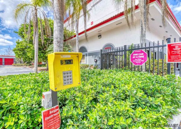 CubeSmart Self Storage - Coconut Creek - 4801 West Hillsboro Boulevard - 4801 West Hillsboro Boulevard