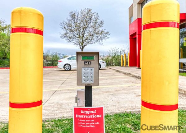 CubeSmart Self Storage - Austin - 2220 E Riverside Dr - 2220 E Riverside Dr
