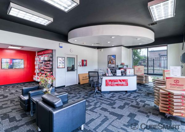 CubeSmart Self Storage - Austin - 2220 E Riverside Dr - 2220 E Riverside Dr