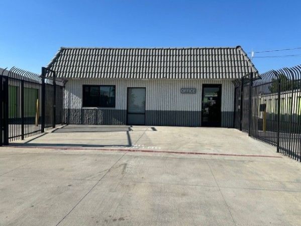 Extra Space Storage - 8061 - San Bernardino - W Highland Ave - 2180 West Highland Avenue