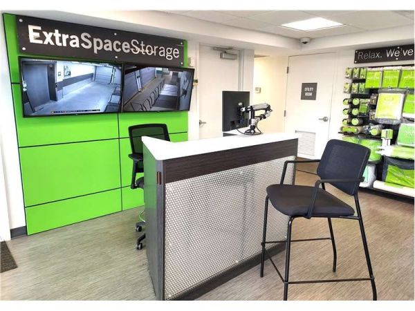 Extra Space Storage - 1094 - Saugus - Broadway - Rte 1 N - 640 Broadway
