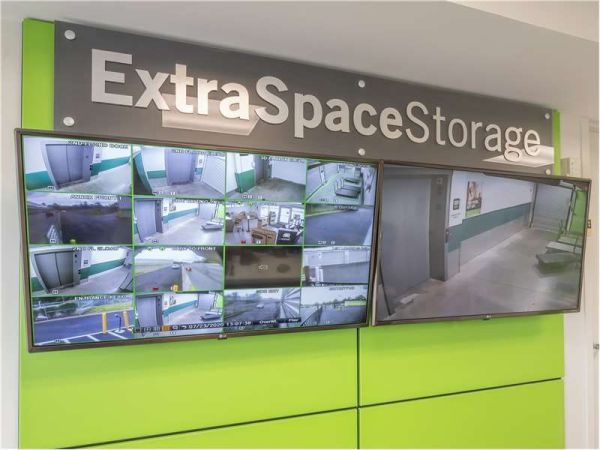 Extra Space Storage - 1094 - Saugus - Broadway - Rte 1 N - 640 Broadway