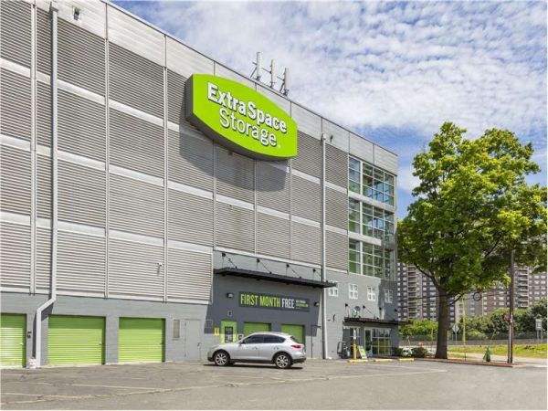 Extra Space Storage - 1042 - Bronx - Edson Av - 2875 Edson Avenue