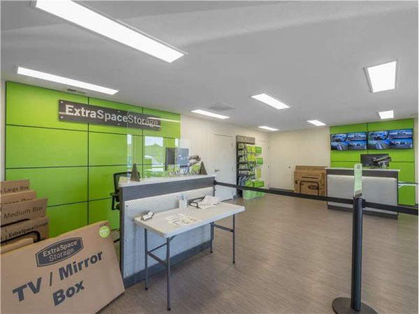 Extra Space Storage - 1075 - Thornton - W Thornton Parkway - 664 Thornton Parkway