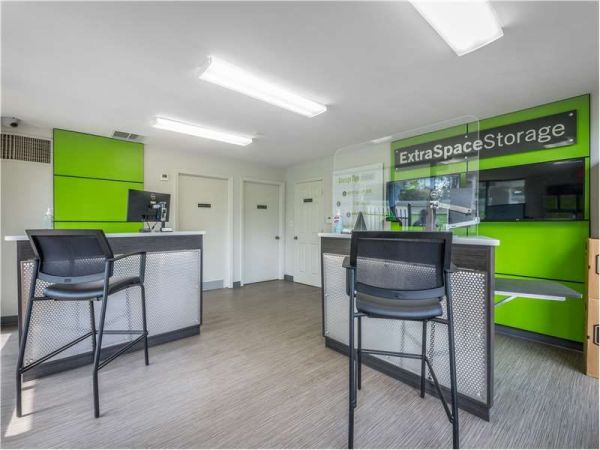 Extra Space Storage - 0815 - Eastpoint - Lakewood Ave - 2960 Lakewood Avenue Southwest