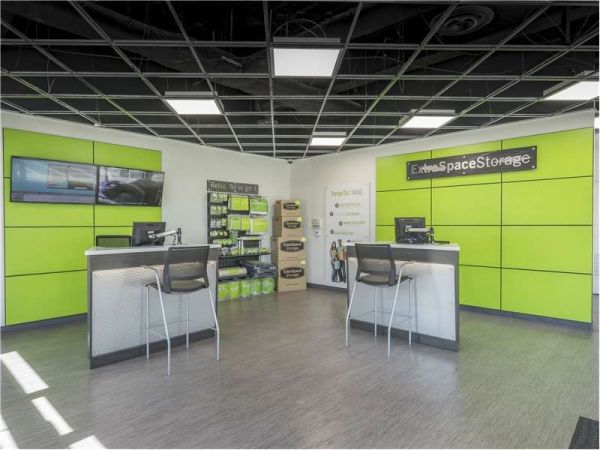 Extra Space Storage - 1267 - Emeryville - Hollis St - 3406 Hollis Street