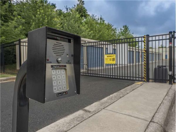 Extra Space Storage - 8271 - Greensboro - W Market St - 3939 West Market Street