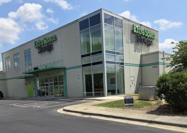 Extra Space Storage - 8271 - Greensboro - W Market St - 3939 West Market Street
