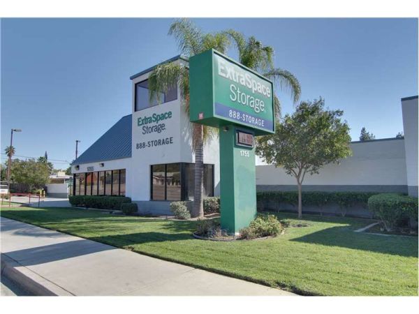 Extra Space Storage - 8374 - San Bernardino - E Highland Avenue - 1755 East Highland Avenue