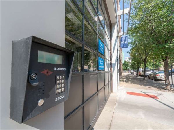 Extra Space Storage - 8433 - Chicago - 1242 W Washington - 1242 West Washington Boulevard