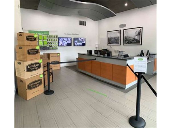 Extra Space Storage - 8433 - Chicago - 1242 W Washington - 1242 West Washington Boulevard