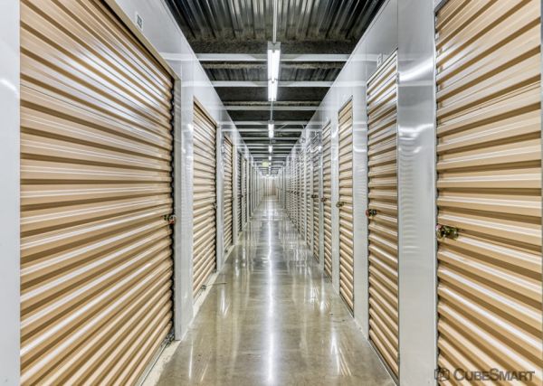 CubeSmart Self Storage - Chicago - 3402 N Kedzie Ave - 3402 N Kedzie Ave