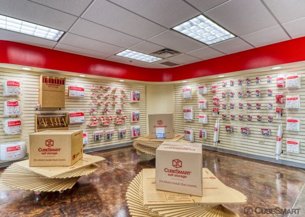 CubeSmart Self Storage - Chicago - 3402 N Kedzie Ave - 3402 N Kedzie Ave
