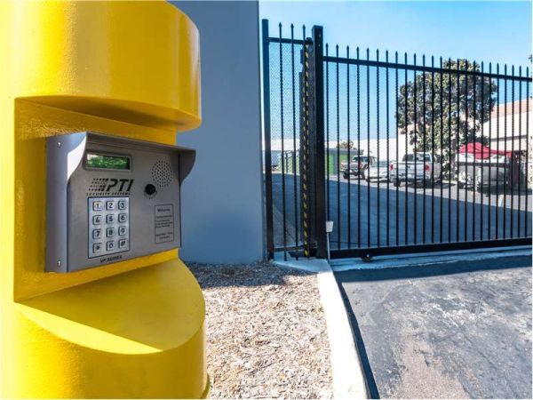 Extra Space Storage - 1646 - San Diego - Del Sol Blvd - 3085 Del Sol Boulevard