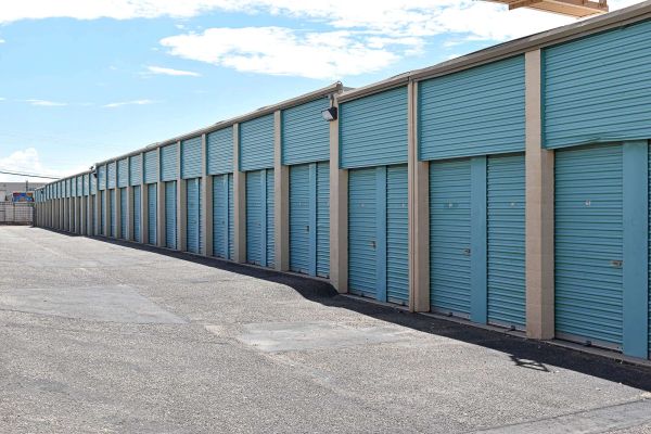 AAA U-Lock-It Self Storage - 2200 - 2200 Candelaria Road Northeast