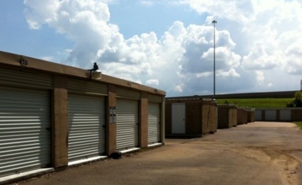 Mid-South Self Storage - 841 Town And Country Drive