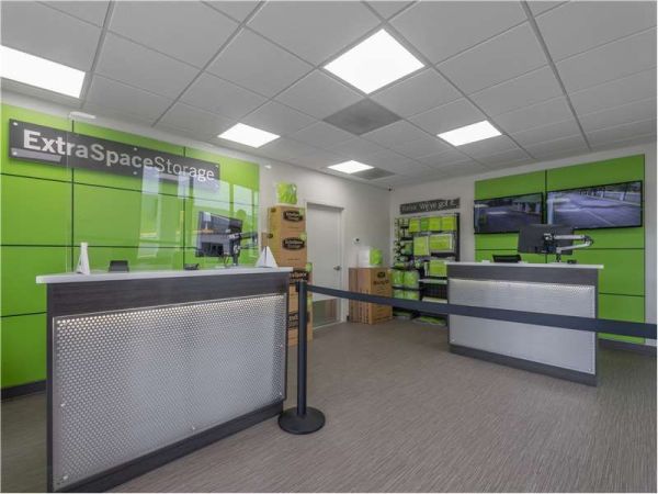 Extra Space Storage - 0516 - Alexandria - King Centre Dr - 5851 King Centre Drive