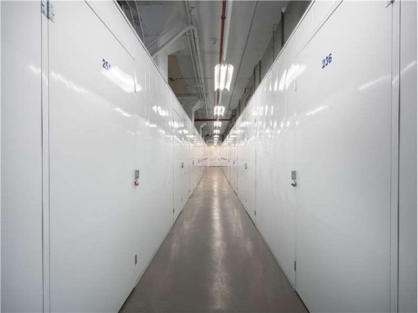 Extra Space Storage - 8382 - Chicago - W Adams St - 901 West Adams Street
