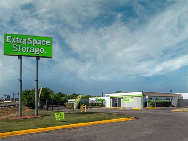 Extra Space Storage - 0148 - Ft. Worth - Highway 183 - 990 Alta Mere Drive