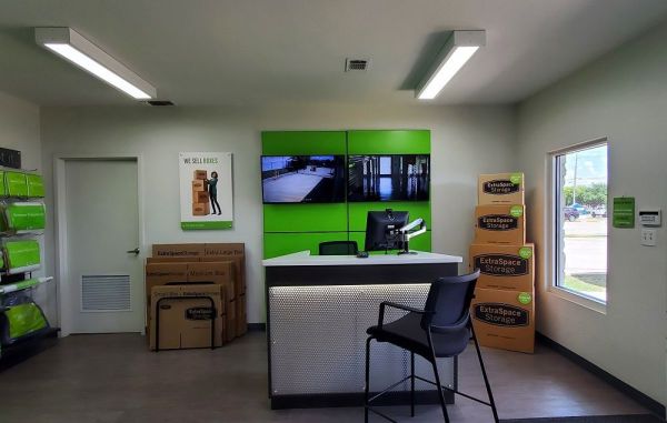 Extra Space Storage - 1551 - Fort Worth - White Settlement Rd - 9528 White Settlement Road
