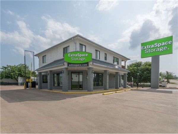 Extra Space Storage - 1309 - Ft. Worth - W. Rosedale St - 5401 West Rosedale Street