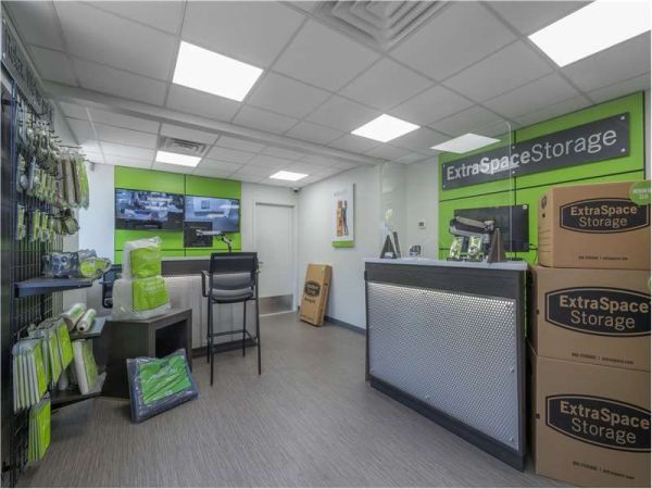 Extra Space Storage - 0734 - Framingham - Concord St - 1590 Concord Street