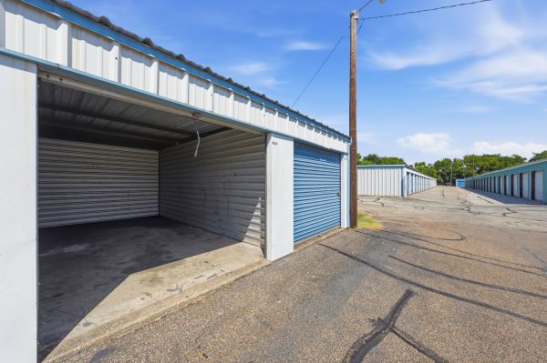 HGS Self Storage - Hewitt - 605 N Hewitt Dr - 605 N Hewitt Dr