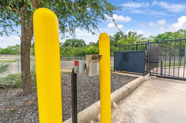Extra Space Storage - 8690 - San Antonio - 7363 N. Loop 1604 W. - 7363 North Loop 1604 West