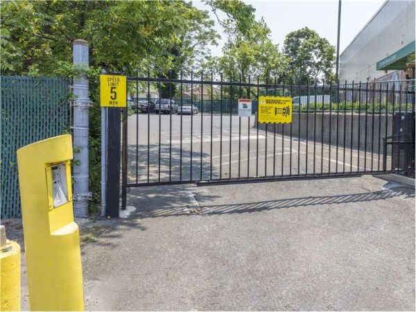 Extra Space Storage - 0806 - Valley Stream - W Merrick Rd - 270 West Merrick Road