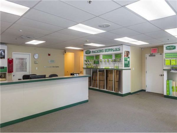 Extra Space Storage - 0806 - Valley Stream - W Merrick Rd - 270 West Merrick Road