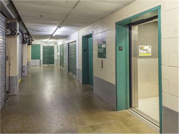 Extra Space Storage - 0806 - Valley Stream - W Merrick Rd - 270 West Merrick Road