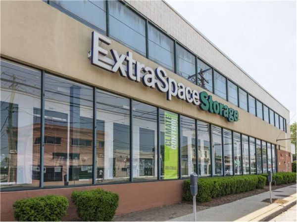 Extra Space Storage - 0806 - Valley Stream - W Merrick Rd - 270 West Merrick Road