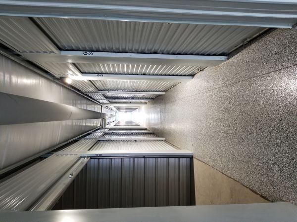 Adventureland Drive Self Storage - 435 Adventureland Drive Northeast