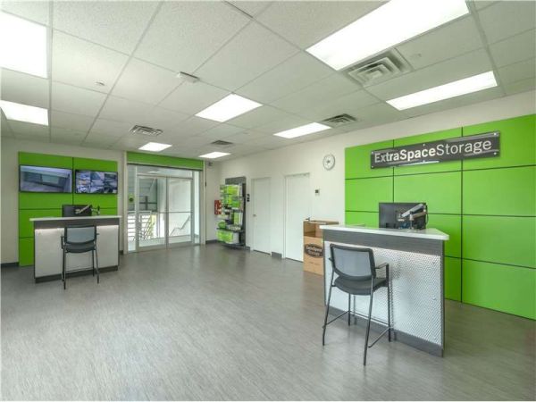 Extra Space Storage - 1307 - Dallas - E NW Hwy - 5701 Northwest Highway