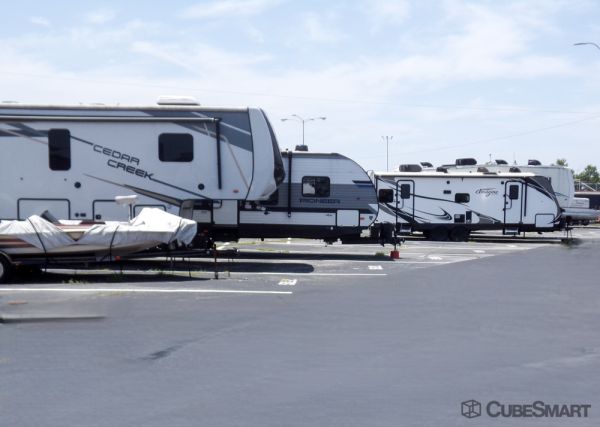 CubeSmart Self Storage - Chattanooga - 5952 Brainerd Rd - 5952 Brainerd Rd